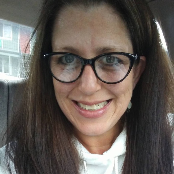 Meet your Posher, Angela - Picture 1 of 1